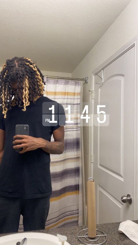 Blonde Two Strand Twist Men, Dreads Blonde Tips, Dread Inspo Men, Dyed 2 Strand Twist, 2 Strand Dreads, Blonde Tip Locs, Dyed Braids Men, Highlights Dreads, Dreads Dyed Men