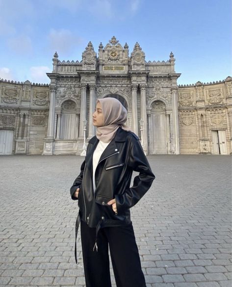 Leather Jacket Hijab Outfit, Jacket Hijab Outfit, Ootd Inspo, Ootd Hijab, Niqab, Hijab Outfit, Ootd, Leather Jacket, Leather