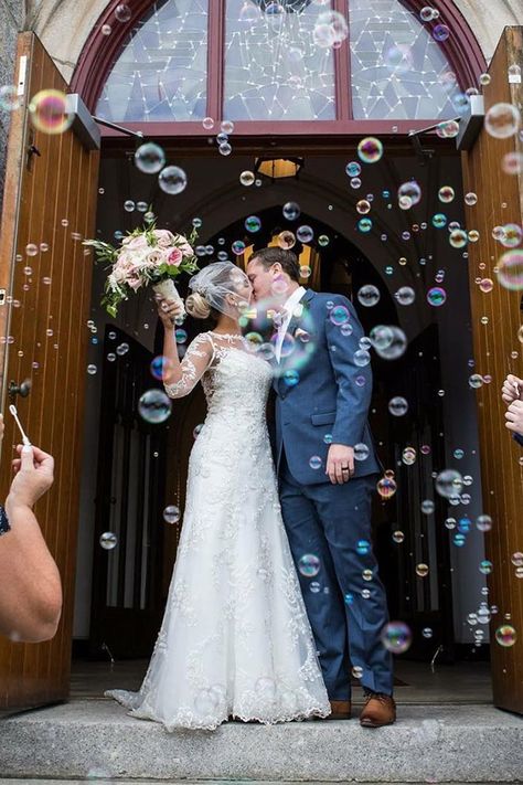 Wedding Photos Funny Creative, Wedding Bubble Photos, Bubbles Wedding Photos, Wedding With Bubbles, Wedding Photo Ideas Bubbles, Bubble Wedding Pictures, Wedding Pictures With Bubbles, Bubble At Wedding, Bubbles In Wedding