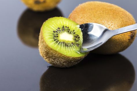 Kiwi fruit 00,000 Knockholt K 90 Kiwi Salsa, Best Time To Eat, Oatmeal Breakfast, Best Food Ever, Kiwi Fruit, Time To Eat, Low Sugar, Healthy Dessert, Food Items