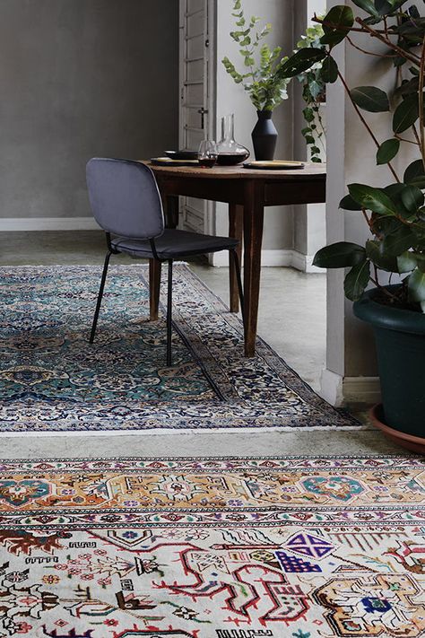 Classic oriental rugs can work in modern home decor. Check out RugVista.com for a large selection of oriental and modern rugs (worldwide shipping). Japandi Living, Classic Rugs, Large Living Room, Minimalist Interior, Modern Home Decor, Interior Inspo, House Inspiration, Trending Decor, Modern Rugs