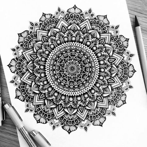 I Am Obsessed With Drawing Super Detailed Art (part 2) Mandala Drawing Ideas, Dotwork Tattoo Mandala, Henna Mandala, Mandala Doodle, Inspiration Tattoo, Tattoos Geometric, Design Mandala, Mandalas Painting, Tattoos Skull