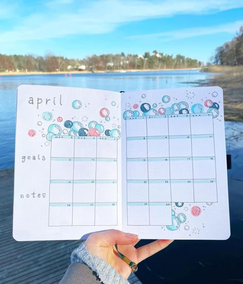 Bullet With E on Instagram: "monthly log for April! 🛁🥳 I’m continuing with the bubbly theme for the monthly log and I’m so happy that you’re liking it!! 🥰 this calendar layout is probably my favorite layout for monthly logs but I would love to try out new and different designs! have an amazing day!! ☁️ - - - #bujo #bulletjournal #monthlyspread #bujoideas #bujoinspo #bujomonthly #bulletjournaladdict #bulletjournalcommunity #bujobeauty #bulletjournallove #bulletjournaling #stationaryaddict #sta Bullet Journal Boxes, Bullet Journal Monthly Calendar, Monthly Bullet Journal Layout, April Bullet Journal, May Bullet Journal, Bullet Journal Month, Bullet Journal Monthly Spread, Bullet Journal Ideas Templates, Calendar Layout