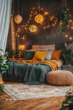 Bedroom With No Headboard Ideas, Bedroom Chandelier Ideas, Cozy Eclectic Bedroom, Boho Eclectic Bedroom, Modern Moroccan Interior Design, Boho Bedrooms, Cozy Boho Bedroom, Decorate Ideas, Moroccan Interior Design