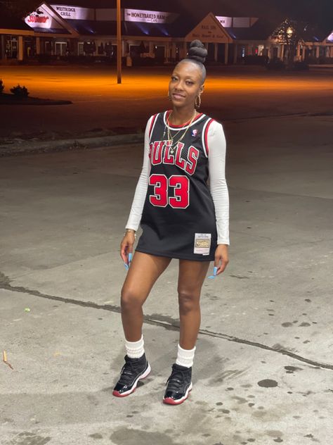 2000s Theme Party, Basketball Game Outfit Women, Drip Clothing, 2000s Theme, Hawks Game, Basketball Game Outfit, Thrift Inspo, Game Outfit, 23rd Birthday