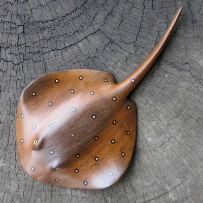 Freshwater Stingray, Bois Intarsia, Abstract Wood Carving, Tre Kunst, Up Tattoo, Wood Art Projects, Dremel Wood Carving, Wooden Fish, Wood Carving Designs