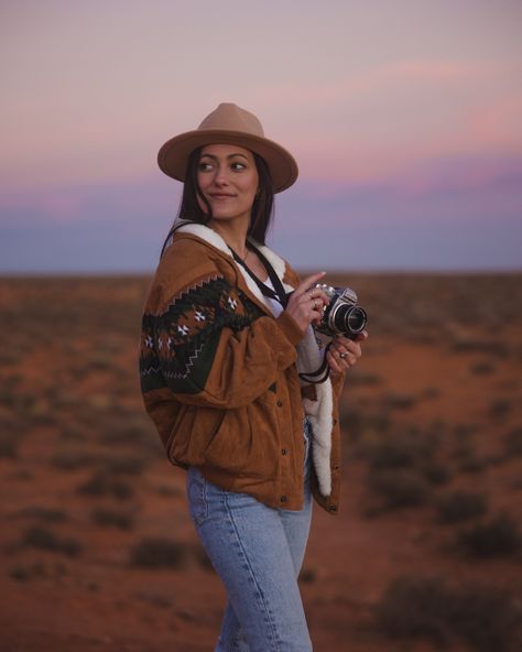 Travel girl exploring monument valley in the southwest during sunset Ottway The Label Rarebird, Rarebird Jacket, Desert Life, Wardrobe Wishlist, Good Morning World, Granola Girl, Sunset Pictures, Sunrise Sunset, Granola