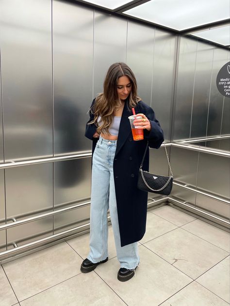 Jadon Outfit Dr Martens, Outfits Ideas With Dr Martens, Midsize Dr Martens Outfit, Soc Martens Outfit, Dr Martens Outfit Winter Casual, Dr Martens Outfit 2023, Dm Boots Outfits, Wide Leg Jeans Outfit Ideas Winter, Wide Leg Jeans And Doc Martens