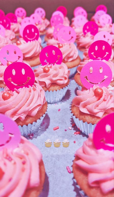 Pink Smiley Face Cupcakes, Preppy Party Centerpieces, Preppy Birthday Cake Smiley Face, Smiley Face Birthday Cake Ideas, Cute Girly Cupcakes, Preppy Birthday Cupcakes, Pink Smiley Face Party Theme, Pink Smiley Face Birthday Party Ideas, Preppy Cake Pops