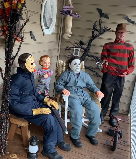 Lake House Halloween Decor, Michael Myers Decorations Outdoor, Diy Jason Halloween Decorations, Horror Movie Halloween Decorations Outdoor, 80s Horror Halloween Party, Michael Myers Outdoor Decor, Horror Halloween Decorations Outdoor, Michael Myers Halloween Decor, Michael Myers Yard Decoration