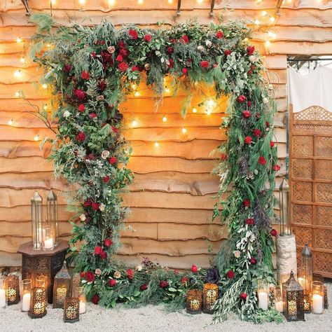 Holiday wedding reception details, portrait frame made out of greenery {Lauren Fair} Wedding Ceremony Decoration, Christmas Arch, Christmas Wedding Decorations, Rustic Wedding Backdrops, Christmas Wreaths With Lights, Christmas Background Images, Rustic Wedding Chic, Winter Wedding Decorations, Wedding Ceremony Backdrop