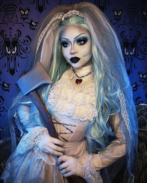 Sydney Nicole Addams on Instagram: "Constance Hatchaway 👻🪓💙 Here comes the bride ... 🪦 • Constance from The Haunted Mansion has been on my list of looks to do for YEARS now 🤣 I'm so happy I finally did her 💙 • ✨️ Costume & axe @funcostumes ✨️ Wig @powderroomd • Discount code "sydneynicole" ✨️ Necklace & earrings @regalrose • Discount code "RR15SYDNEYNICOLE" • MAKEUP DETAILS 👻 @bennyemakeup Clown White 👻 @manicpanicnyc Dreamtone Foundation 👻 @plouise_makeup_academy 0 Base & Touch of Fros Bride From Haunted Mansion Costume, Haunted Mansion Makeup Looks, Madame Leota Makeup, Haunted Mansion Bride Costume, Constance Hatchaway Costume, Haunted Mansion Makeup, Mnsshp 2024, Haunted House Makeup, Constance Hatchaway