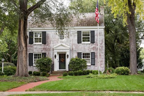 White Brick Georgian Colonial House With Flagpole Stock Photo - Image of landscaped, outside: 77574772 Colonial House Exterior Landscaping, Vintage Colonial House, Small Colonial House, Georgian Colonial House, Brick Colonial House, Colonial House Exterior, Brick House Exterior Makeover, Small Colonial, Exterior Landscaping