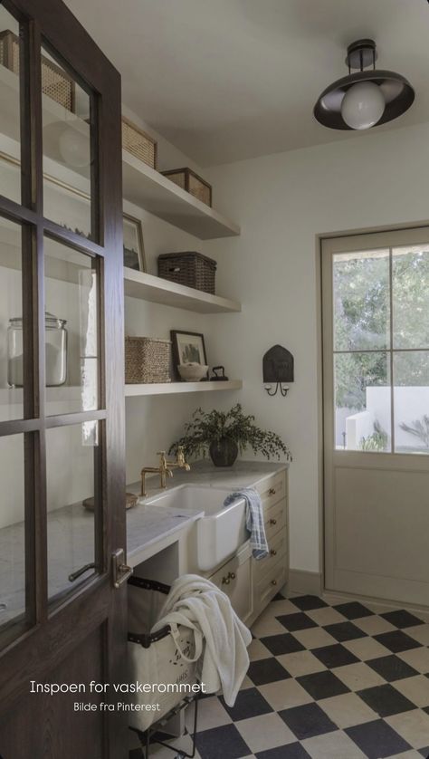 Cottage Laundry Room, Modern Nest, Old World Design, Oval Room Blue, Laundry Room/mud Room, European Elegance, Mudroom Laundry Room, Mudroom Design, Laundry Room Remodel