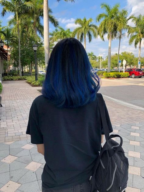 Hairstyle girl modern Blue Balayage, Blue Hair Highlights, Blue Ombre Hair, Dark Blue Hair, Hair Color Underneath, Hair Color Streaks, Hair Streaks, Short Hair Color, Hair Color Blue