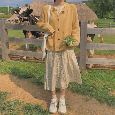 Vintage Outfit Aesthetics, Cottage Style Outfits, Modest Outfit Aesthetic, Comfy Korean Outfits, Cottagecore Outfits, Cottagecore Fashion, Korean Outfits, Modest Outfits, Aesthetic Fashion