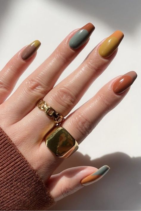 Nail Colors Coffin, Winter Nail Designs Classy, Coffin Winter Nails, Winter Nails Dark, Dark Winter Nails, Multicoloured Nails, Trendy Fall Nail Designs, Nails Winter Acrylic, Classy Winter Nails