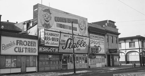 Never-Before-Seen Photos of NYC's Coney Island in 1940 - Untapped New York Brooklyn Image, 1940s Photos, Old Nyc, Nyc History, Bronx Zoo, German Village, Meat Markets, Vintage History, Nyc Park