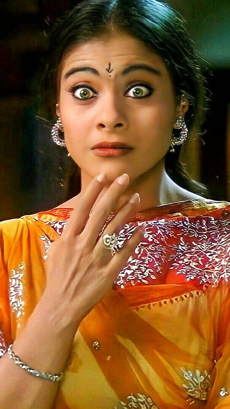 K3g Aesthetic, Kajol Movies, Kajol Saree, Bollywood Aesthetic, 90s Bollywood Aesthetic, Retro Bollywood, Royalty Aesthetic, 90s Bollywood, Bollywood Outfits