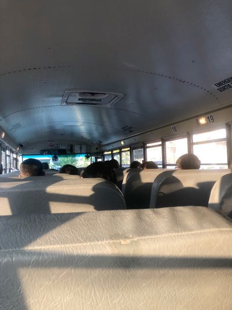 School Bus Aesthetic, Bus Picture, School Bus Pictures, Alternative School, School Core, California School, Bus School, Old School Bus, Normal House