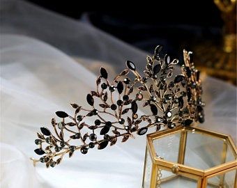 Crown Photo, Gothic Party, Black Tiara, Crown Aesthetic, Leaf Crown, Crown Black, Beautiful Tiaras, Gold Tiara, Crown Bridal