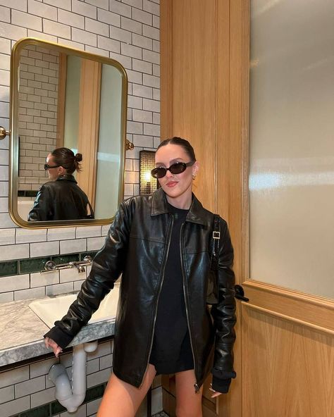 Classic Chic Style, Cropped Moto Jacket, My Camera Roll, Emma Rose, Trench Coat Style, Heavy Jacket, Biker Chick, Casual Chic Outfit, Platform Ankle Boots