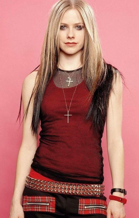 Avril Lavigne Avril Levigne, Avril Lavingne, Avril Lavigne Photos, Avril Lavigne Style, Girl Trends, Tyler Posey, Punk Princess, Under My Skin, Avril Lavigne