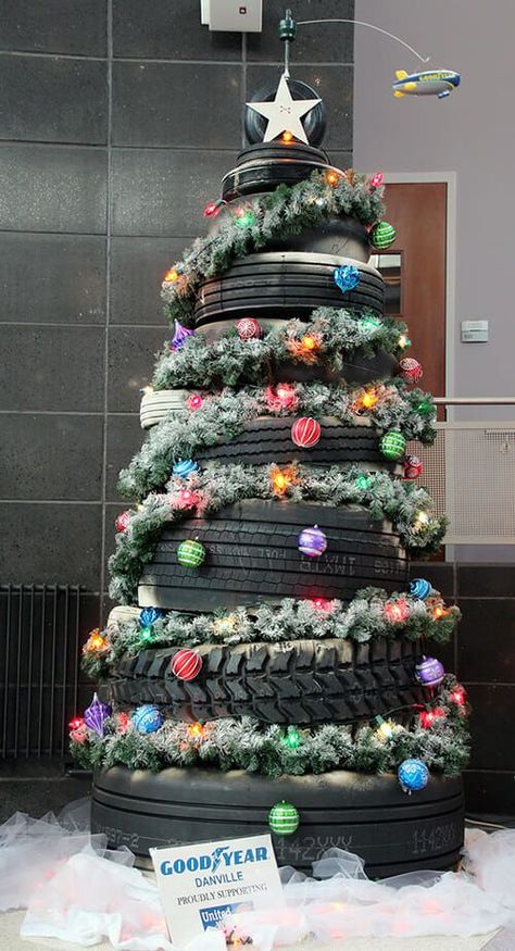 Diy Tinsel Christmas Tree, Auto Shop Christmas Decorations, Tire Christmas Tree, Christmas Tyre Ideas, Tractor Tire Christmas Decoration, Jeep Tire Christmas Wreath, Jeep Tire Christmas Decorations, Tire Holiday Decor, Tire Decoration