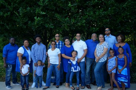 Family Photo Shoot - royal blue color scheme. **too blue! Needs an offset color, IMO Family Photos Royal Blue, Family Photo Outfits Royal Blue, Color Scheme Photoshoot, Color Schemes For Family Pictures, Blue And Green Outfit, Royal Blue Color Scheme, Picture Color Schemes, Green Outfit Ideas, Pictures Blue