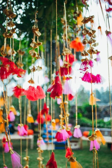 A colorful Indian wedding with so many outfit changes Colorful Indian Wedding, Colorful Decorations, Rustic Wedding Decorations, Wedding Ceremony Ideas, Mehndi Decor, Offbeat Bride, Indian Wedding Ceremony, Dehradun, Desi Wedding