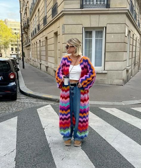 Cool Colourful Outfits, Fun Winter Outfits For Women, Rainbow Cardigan Outfit, 2025 Womens Fashion Trends, Eclectic Fashion Vintage, Funky Winter Outfits, Fun Winter Outfits, Colourful Outfits Aesthetic, Poses On Chair