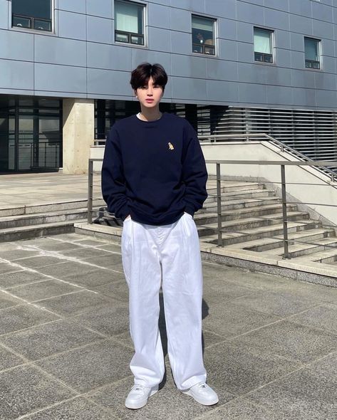 Male Sweatshirt Outfit, Korean Men Style Outfits Summer, Street Style Korean Men, Summer Male Outfits Korean, Asian Guy Outfits Casual, Softboy Aesthetic Outfits Men Korean, Asian Street Style Men Korean Fashion, Korean Fashion Men Casual Outfit Summer, Douyin Men Fashion