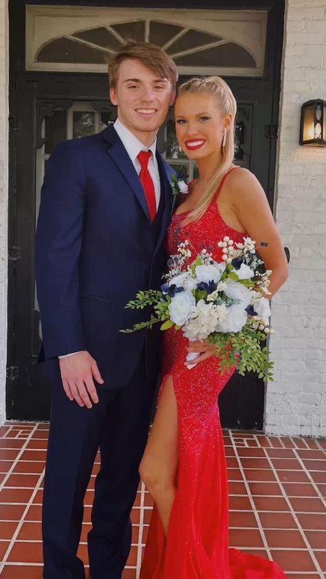 Prom Couples Red, Red Prom Couple Outfit, Red Prom Couple, Prom Outfits For Couples, Prom Couples Outfits, Prom Pictures Couples, Prom Picture Poses, Prom Dress Pictures, Prom Couples