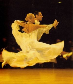 Quickstep Quickstep Dance, Types Of Ballroom Dances, Standard Dance, Dance Program, Quickstep, Wedding First Dance, Ballroom Dancer, Ballroom Dance Dresses, Learn To Dance