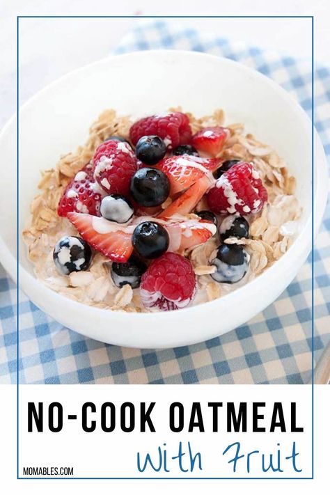 This delicious no-cook oatmeal with fresh berries and cold milk makes a delicious refreshing breakfast you can whip up in less than 5 minutes. Cold Oatmeal, Cold Oatmeal Recipe, Oats With Milk, Cold Oats, Easy Oatmeal Recipes, Raw Oats, Oatmeal With Fruit, Refreshing Breakfast, Easy Overnight Oats