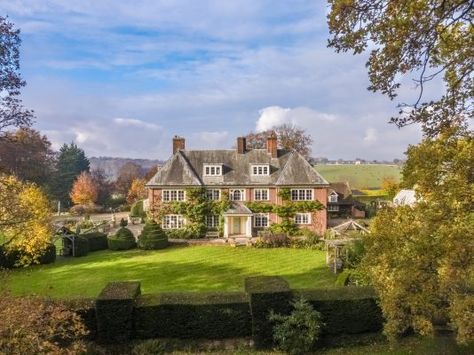 Marlow Buckinghamshire, Parterre Garden, Brick Arch, Single Bedroom, Cool Countries, Outdoor Swimming Pool, Green Grass, Country Life, Detached House