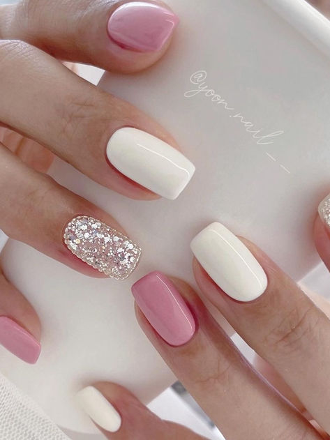 Korean pink and white nails: glitter accent Pink And White Nails, Pink White Nails, Korean Nail, Korean Nail Art, Pink Glitter Nails, Pink Manicure, Simple Gel Nails, White Nail Art, Pink Nail Art