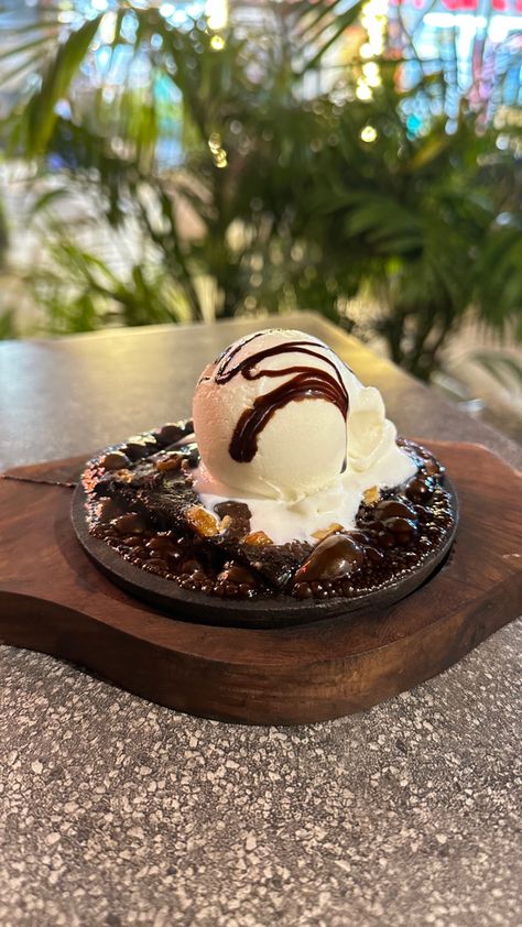 Chocolate brownier with vanilla ice cream Sizzling Brownie With Ice Cream, Brownie With Ice Cream, Sizzling Brownie, Chocolate Sauce, Vanilla Ice, Chocolate Brownies, Vanilla Ice Cream, Vanilla, Ice Cream