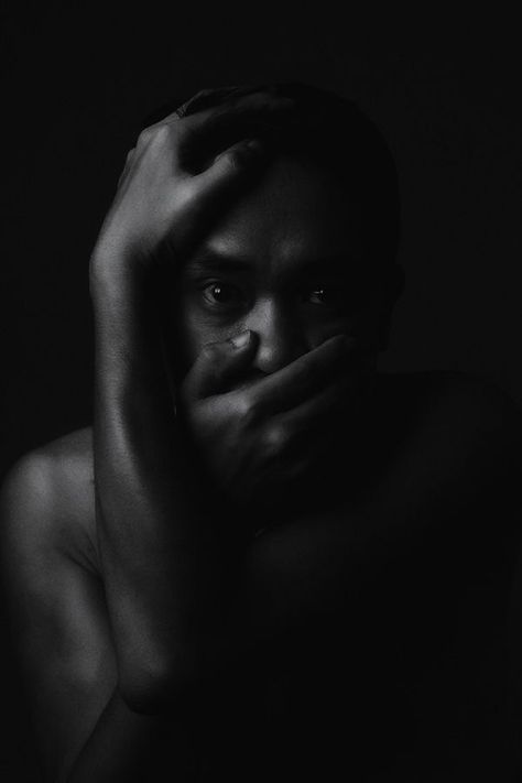 Low Key Portraits, Low Key Photography, Expressions Photography, Dark Portrait, Portrait Photography Men, Photographie Portrait Inspiration, Self Portrait Photography, Emotional Photography, Conceptual Photography