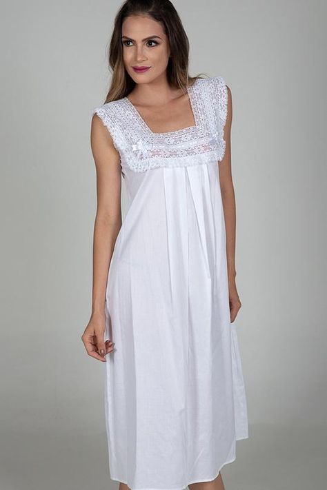 Renaissance Casa | Beleza & Sofisticação para Sua Casa Cotton Nighties, Sleeping Dress, Linen Fashion, Under Dress, Crochet Dress, Stylish Dresses, Dress Patterns, Crochet Clothes, Night Dress