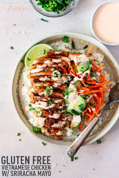 Wanting to try something new? This easy and delicious Vietnamese Chicken Bowl with Sriracha Mayo is sure to hit the spot. A spin on Banh Mi Bowls. YUMMY! #srirachamayo #chickenrecipes #ricebowl #easyrecipes Sriracha Mayo Recipe Dinners, Sriracha Mayo Chicken, Recipes With Sriracha Mayo, Sriracha Mayo Recipe, Vietnamese Chicken, Marinated Vegetables, Sriracha Chicken, Asian Dinners, Chicken Rice Bowls