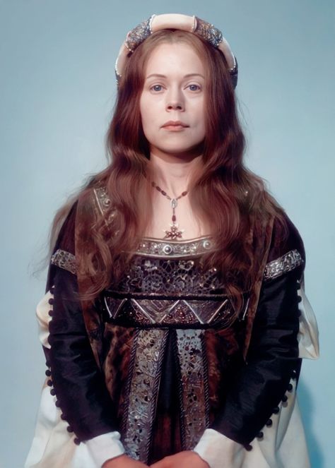 Six Wives Of Henry Viii, Tudor Queen, Wives Of Henry Viii, Catherine Of Aragon, Henry Viii, Historical Pictures, Aragon, Historical Dresses, Medieval Fantasy