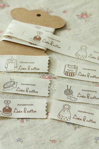 Linen Sewing, Diy Sy, Sewing Labels, Diy Labels, Linen Ribbon, How To Make Labels, Handmade Packaging, Quilt Labels, Paper Creations