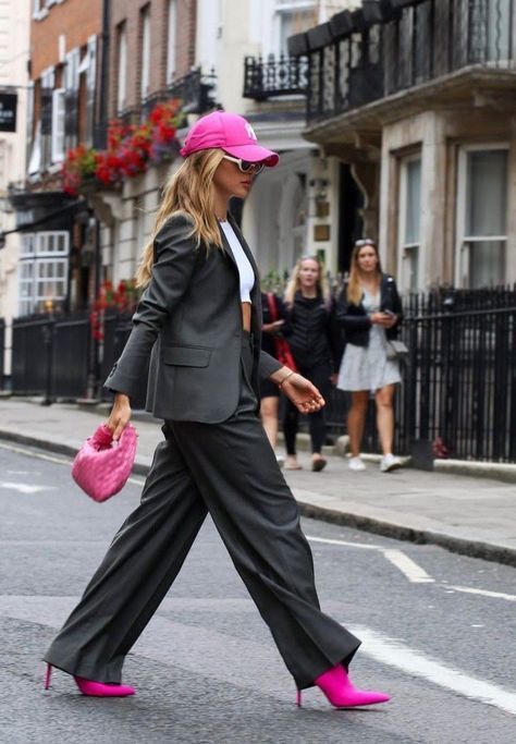 Glam Fashion Style, Street Style 2023, Moda Chic, Looks Street Style, Fashion Mistakes, Street Style Chic, Looks Chic, Pink Shoes, Style Mistakes