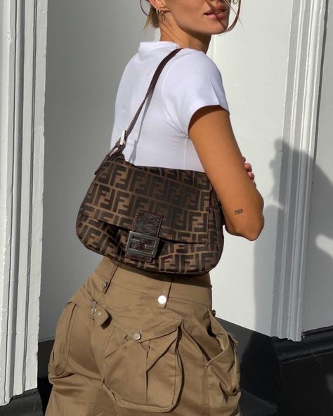 Fendi Bag Outfit, Vintage Bag Outfit, Fendi Vintage Bag, Fendi Outfit, Vintage Fendi Bag, Vuitton Outfit, Vintage Designer Bags, Fendi Bag, Iconic Bags