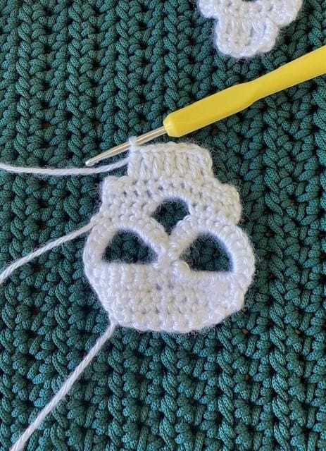 Crochet Skull Stitch, Crochet Skull Motif, Skull Pattern Crochet, Crochet Skull Applique, Halloween Crochet Applique, Scull Crochet, Crochet Halloween Applique, Skull Crochet Pattern Free, Crochet Skull Pattern