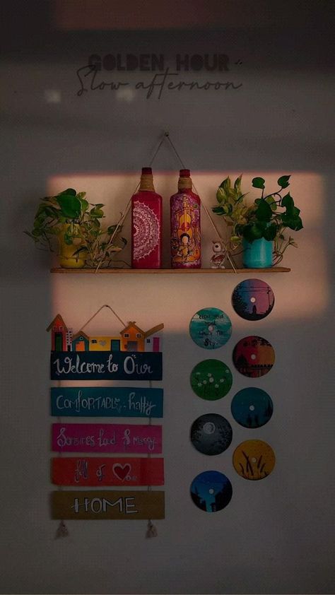 Latest Wall Hanging Ideas, Indian Hostel Room Decor Ideas Aesthetic, Diy Art Room Decor, Wall Hanging Diy Paper For Bedroom, Hostel Room Decoration Diy, Handmade Room Decor Ideas Wall Art, Hostel Wall Decor Ideas, Indian Home Decor Ideas Diy Wall Hangings, Handmade Wall Decor Crafts