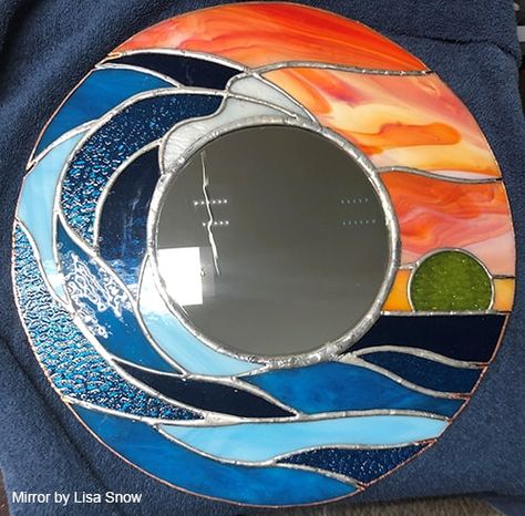 Vitray Art Ideas Mirror, Stained Glass With Mirror, Mirror Stained Glass Ideas, Stained Glass Mirrors, Stained Glass Mirrors Ideas, Painting Mirrors, Mirror Mosaics, Stained Glass Circles, Stained Glass Frames