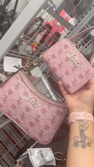 𝒞𝓊𝓉𝑒 𝓋𝒾𝓇𝒶𝓁 𝓉𝒽𝒾𝓃𝑔𝓈 ♥♡ on Instagram: "Burlington finds 💖✨ #fyp #fypシ #viral #viralreels #burlington #burlingtonfinds #juicycouture #hellokitty" Burlington Finds, Marshalls Finds, Girly Bags, Couture Bags, Juicy Couture Bags, Juicy Couture, Winter Outfits, Hello Kitty, Fashion Inspo