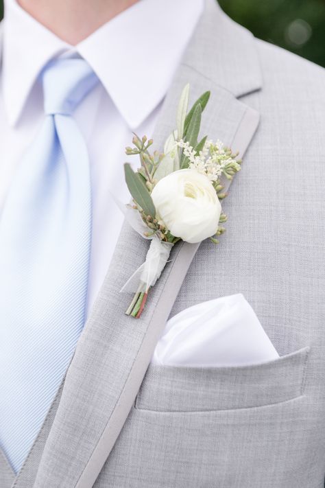 simple ranunculus and a touch of greens for this groom's bout! we love the cool tones of the suit, greens, and tie Ranunculus Boutonniere, White Boutonniere, Groom Wedding Attire, Sage Green Wedding, Groom Boutonniere, Wedding Groomsmen, Boutonniere Wedding, Wedding Suit, Groom Suit